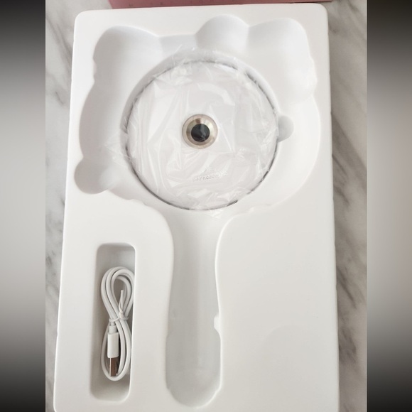 Hello Kitty Led Handheld Makeup Mirror With Standing Base - Picture 5 of 6